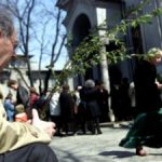 Florii, tradiţii şi obiceiuri: Ce trebuie să facă fetele nemăritate în această zi