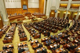 Moţiunea de cenzură „Ajunge! Guvernul Dragnea – Dăncilă, ruşinea României!“, respinsă