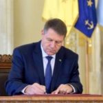 Iohannis a promulgat legea care interzice parlamentarilor să conducă activităţi comerciale