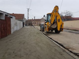 Lucrări de întreținere și reparații la mai multe drumuri din municipiul Arad