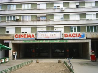 UPDATE Monument dedicat Marii Uniri, amplasat în fața cinematografului Dacia