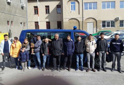 Migranți ascunși într-un automarfar, depistaţi la PTF Nădlac II