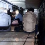 Migranți depistaţi ascunşi în TIR-uri, la PTF Nădlac II