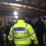Petrecere cu 40 de invitaţi la Ineu, oprită de poliţişti