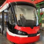 Cinci tramvaie Imperio noi, vopsite în culorile alb și roșu, vor intra în circulaţie anul acesta în Arad
