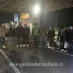 26 de migranți au fost depistaţi ascunşi într-o autoutilitară cu piese auto, la PTF Nădlac II