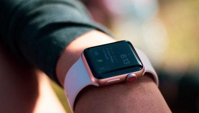 Descopera ACUM care sunt beneficiile de a purta un ceas smartwatch