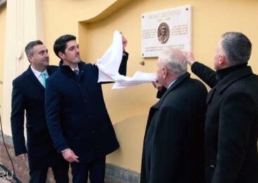 Comunitatea românească din Ungaria a dezvelit o placă memorială a lui Eminescu la Gyula