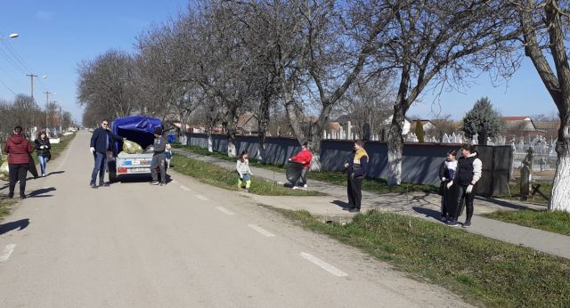 Primarul din Secusigiu a aruncat peste gardul unui localnic gunoiul abandonat de acesta lângă cimitir