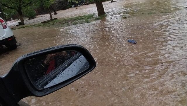 UPDATE Terenuri agricole și un drum comunal, inundate la Minișel