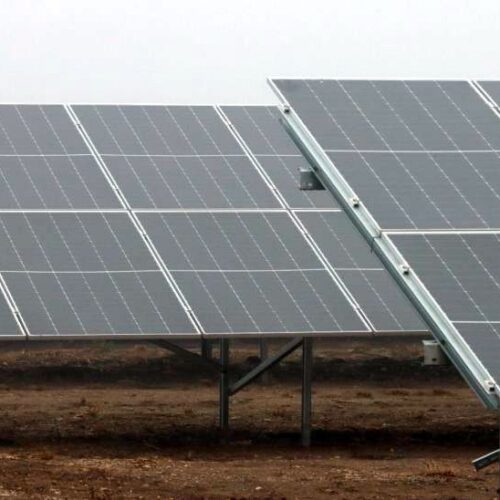 Investiţie de 500 de milioane de euro într-un parc fotovoltaic cu stocare ce va alimenta zeci de mii de locuinţe