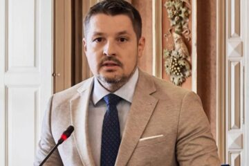 Prefectul liberal demisionar acuză că un lider PSD Arad nu s-a prezentat cinci luni la serviciu la Poştă