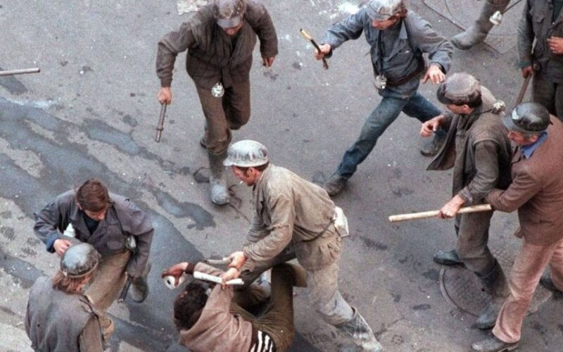Lege promulgată. 15 iunie – Ziua Naţională a Memoriei Victimelor Mineriadei
