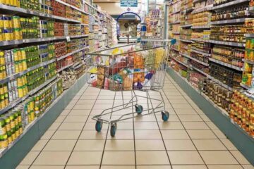 Analiză. O familie cu doi copii are nevoie de 11.668 de lei lunar pentru un trai decent