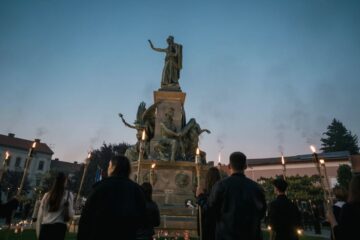 Sute de participanţi la comemorările maghiare din Parcul Reconcilierii din Arad