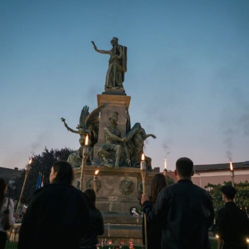 Sute de participanţi la comemorările maghiare din Parcul Reconcilierii din Arad
