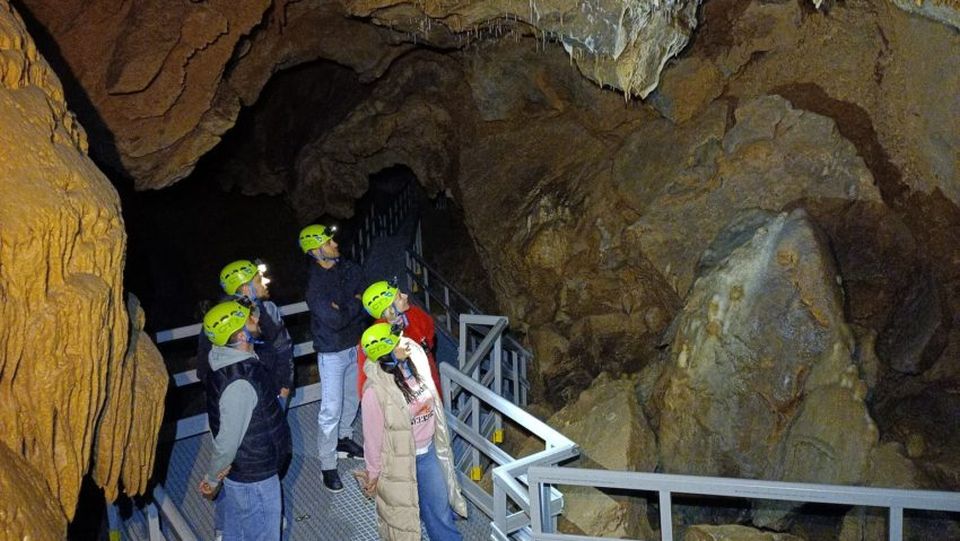 O nouă peşteră din Moneasa dintre cele peste 70 devine accesibilă în urma unor amenajări